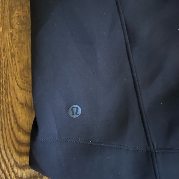 Lululemon Scuba Jacket. Black. No tags. Excellent Condition. - Picture 3 of 4